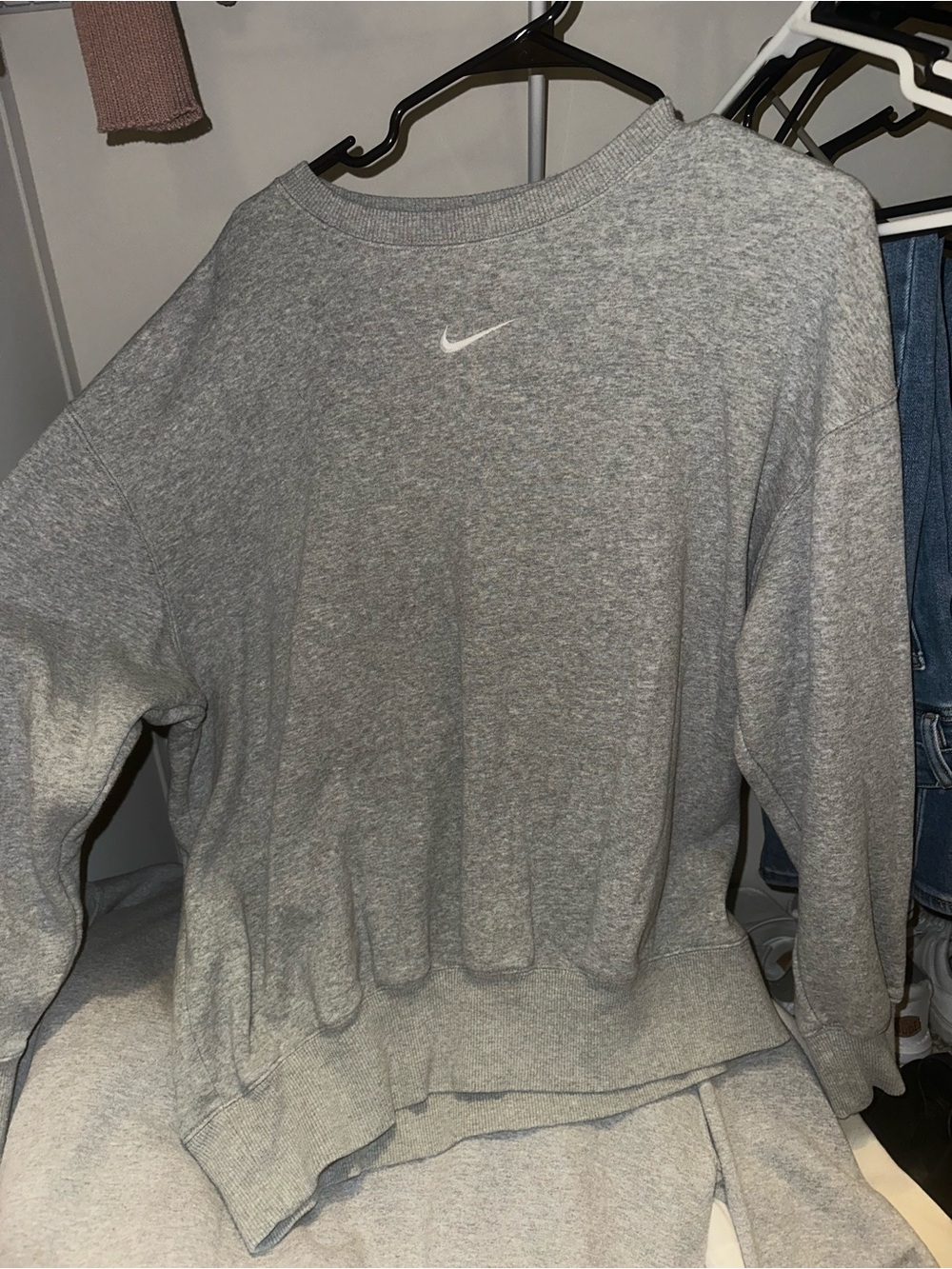 Nike Men’s Light Grey Crewneck Sweatshirt with White Swoosh